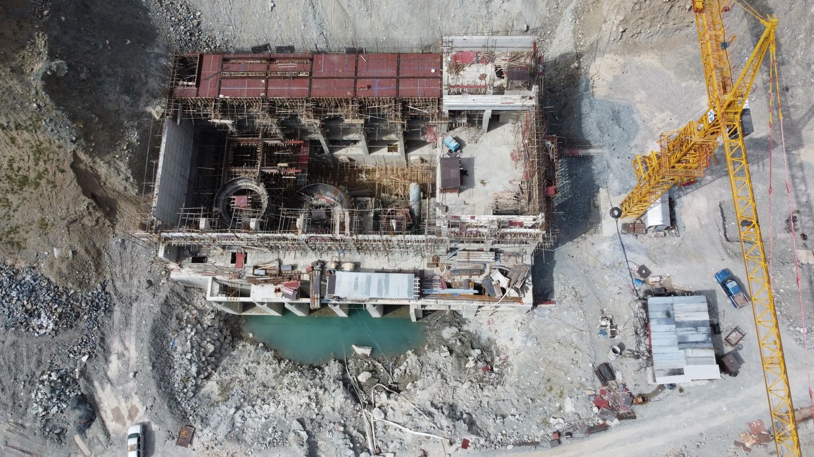 Canteiro de obras em andamento registrado por drone